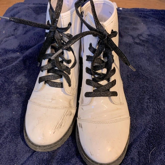 white ankle high boots - Picture 1 of 7